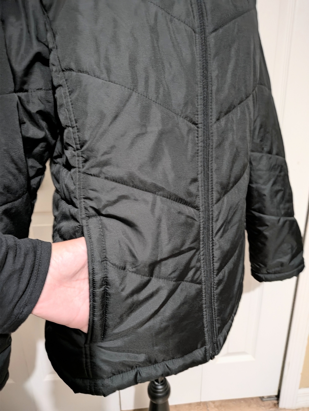 Black Women's Quilted Zip-Up Jacket - Picture 4 of 12
